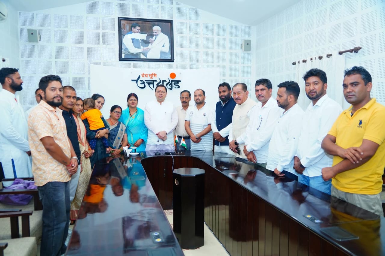 मुख्यमंत्री पुष्कर सिंह धामी से, रुद्रप्रयाग जिले के त्रिस्तरीय पंचायत चुनाव में, नवनिर्वाचित जनप्रतिनिधियों ने की भेंट। 