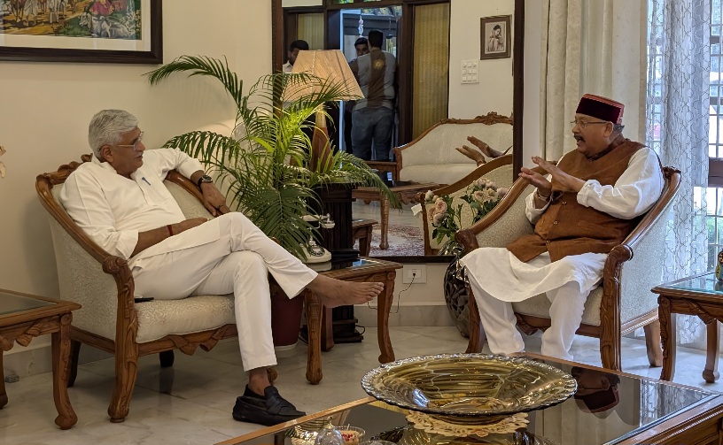 सतपाल महाराज ने केन्द्रीय पर्यटन मंत्री शेखावत से की शिष्टाचार भेंट, पर्यटन क्षेत्र में अवस्थापना सुविधाओं के लिए मांगा सहयोग।