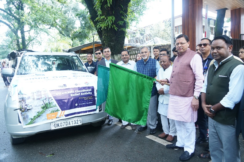 मुख्यमंत्री पुष्कर सिंह धामी ने, कोटक महिंद्रा बैंक द्वारा, धराली में आपदा राहत सामग्री को हरी झंडी दिखाकर किया रवाना। 