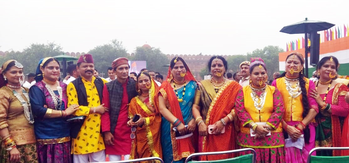 स्वतंत्रता दिवस के अवसर पर, नई दिल्ली स्थित लाल किला में आयोजित कार्यक्रम में, उत्तराखण्ड प्रवासियों के दल ने पारम्परिक वेशभूषा में किया प्रतिभाग।