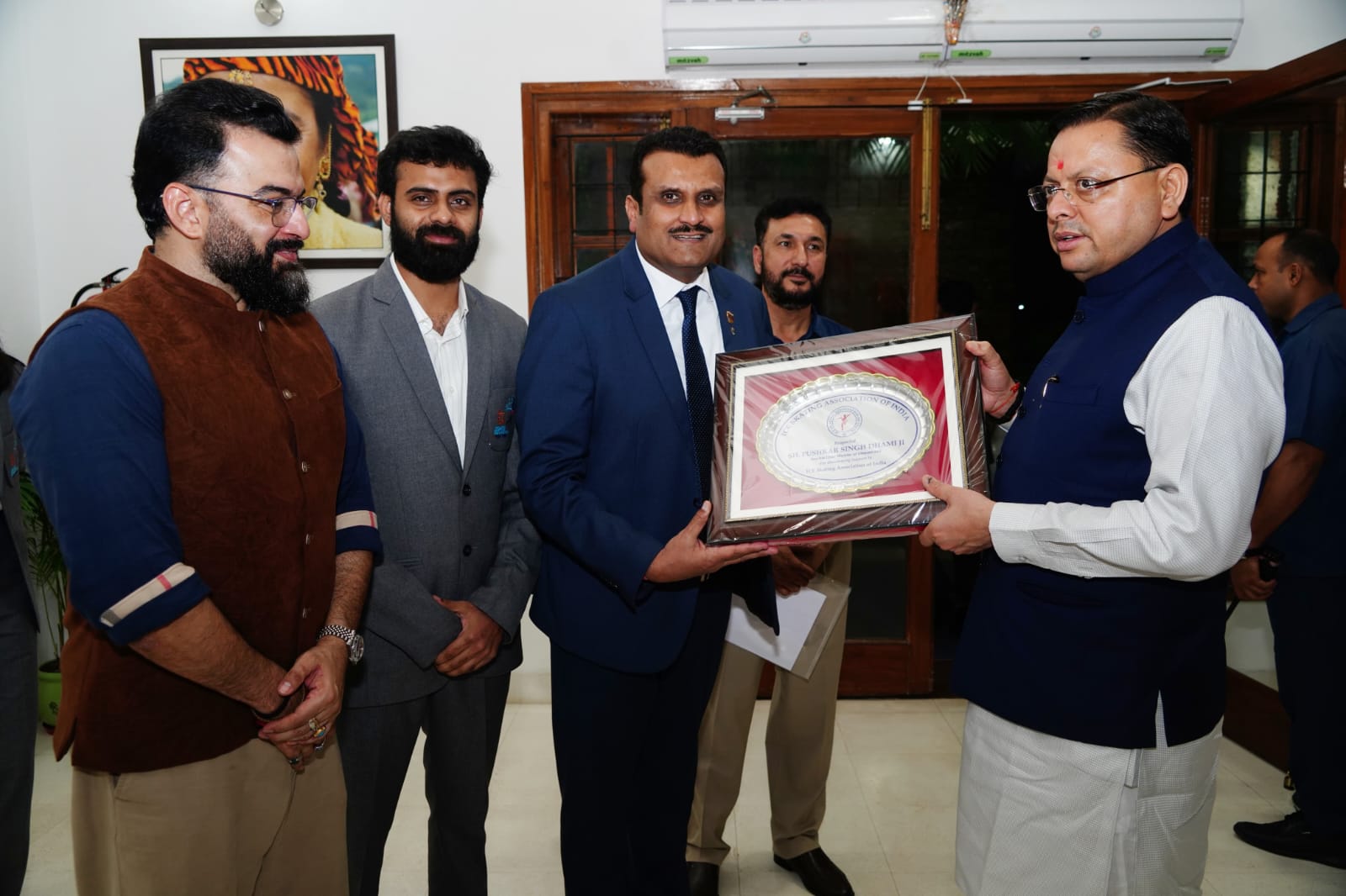 मुख्यमंत्री पुष्कर सिंह धामी से, आइस स्केटिंग एसोसिएशन ऑफ इंडिया के प्रतिनिधिमंडल ने की शिष्टाचार भेंट।