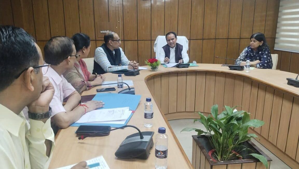 एससीईआरटी नियमावली में देरी पर विभागीय मंत्री नाराज, समीक्षा बैठक में अधिकारियों को लगाई जमकर फटकार।