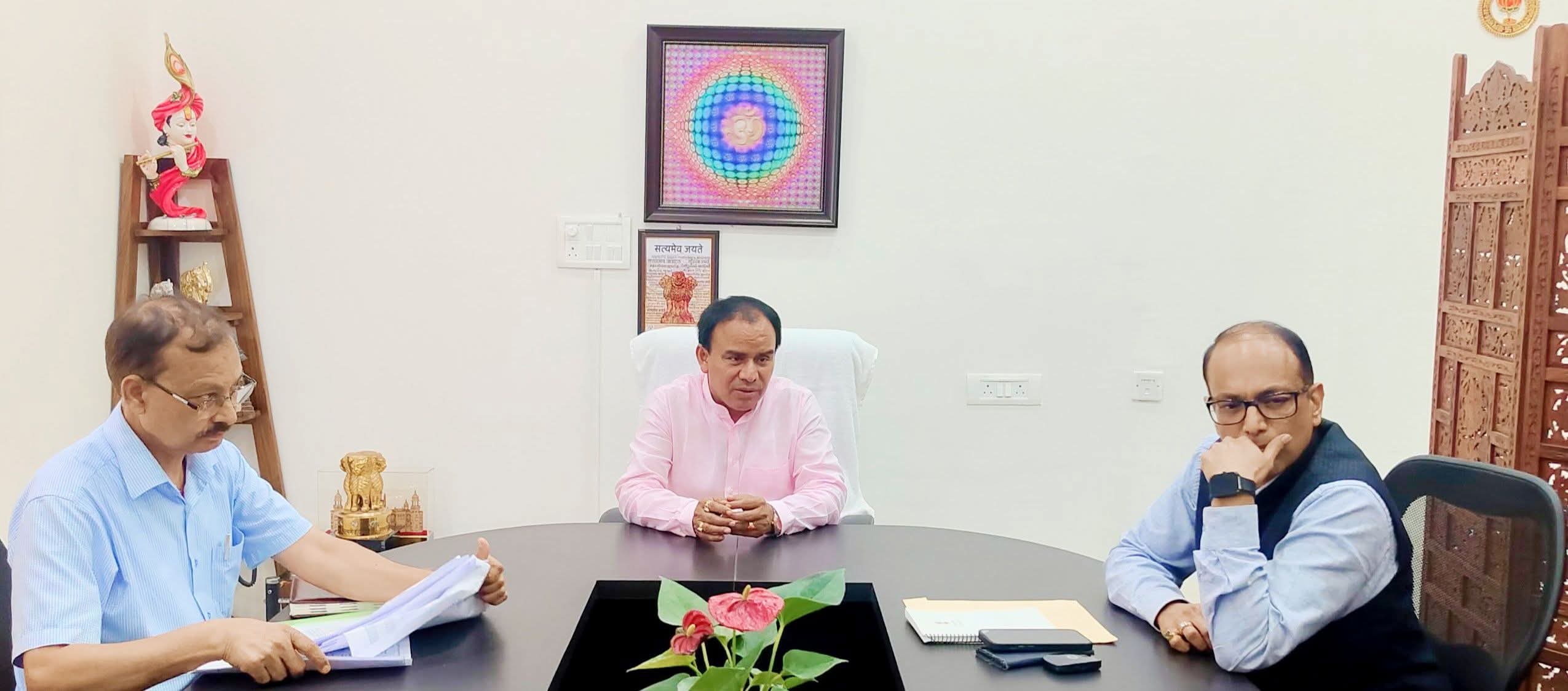 आपदा से क्षतिग्रस्त स्कूलों का शीघ्र तैयार करें आगणन, डॉ. धन सिंह रावत।