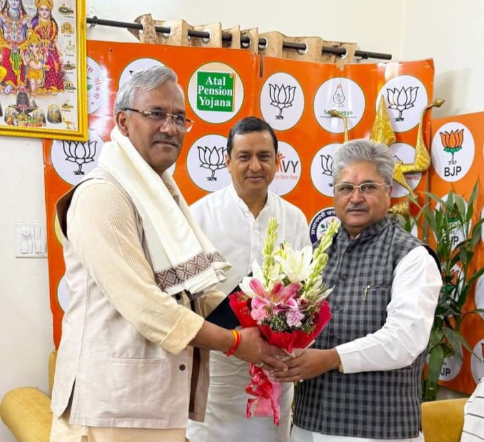 उत्तराखंड भाजपा के प्रभारी दुष्यंत कुमार गौतम से, दिल्ली में मिले सांसद त्रिवेन्द्र सिंह रावत।