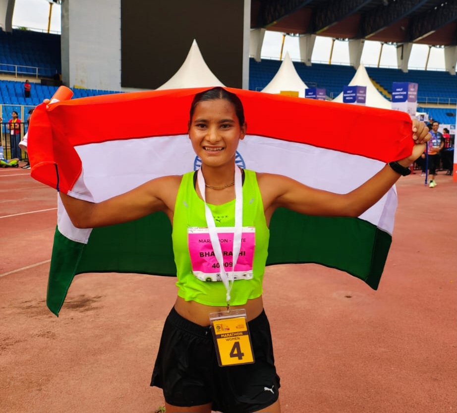 अंतर्राष्ट्रीय धाविका भागीरथी बिष्ट ने, हैदराबाद मैराथन में जीता गोल्ड मेडल। 