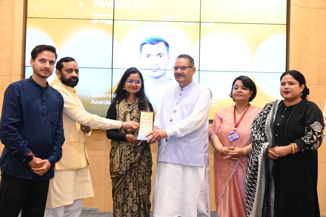 कैबिनेट मंत्री गणेश जोशी, लीडरशिप एक्सीलेंसी अवॉर्डस समारोह में हुए शामिल।