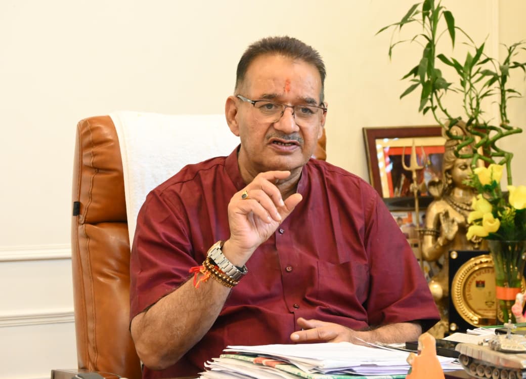 सैनिक कल्याण मंत्री गणेश जोशी ने, सैन्यधाम निर्माण के कार्यों की समीक्षा की। 