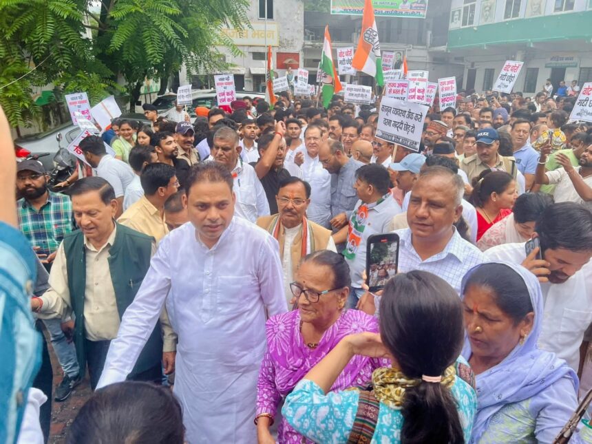 भ्रष्टाचार और वोट डकैती जैसे, गंभीर मुद्दों को लेकर कांग्रेस ने राजभवन किया कूच। 