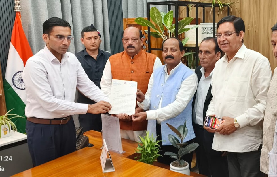 एलिवेटेड रोड से प्रभावित होने वाले लोगों का किया जाए पुनर्वास।