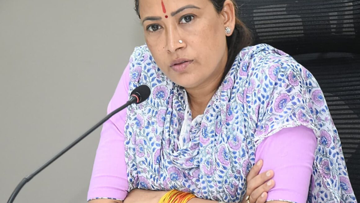 महिला स्वरोजगार योजना के बजट का हो शत प्रतिशत इस्तेमाल, रेखा आर्या।