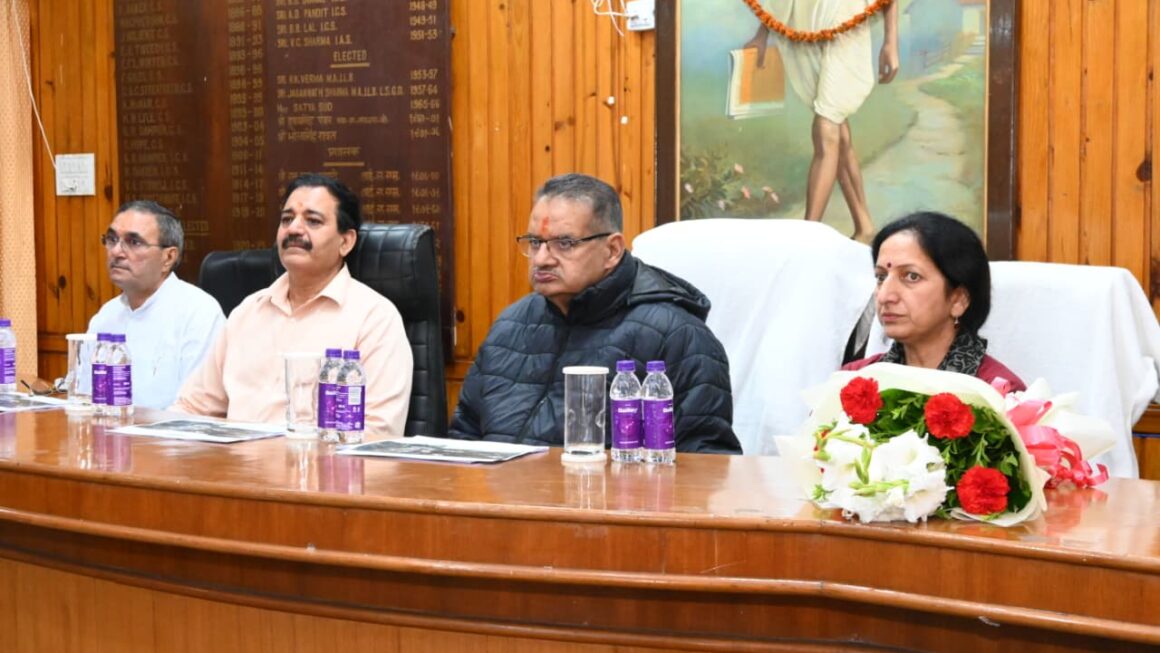 मसूरी रोपवे परियोजना पर स्टैक होल्डरों की बैठक, मंत्री गणेश जोशी बोले, मसूरी के विकास में मील का पत्थर साबित होगा।