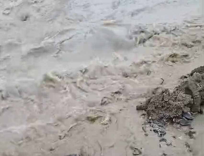 हर्षिल मे बनी झील को रेस्क्यू दलों ने किया पंचर, पानी की निकासी शुरू।