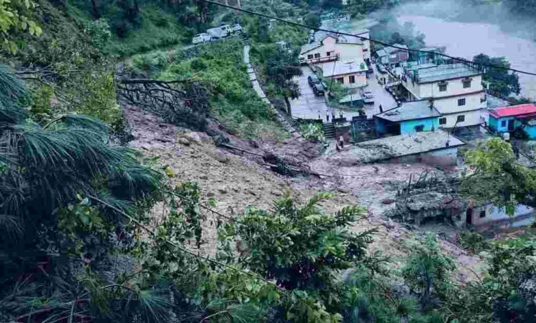 थराली में आधी रात को बादल फटने से भारी तबाही, पुलिस और प्रशासन की टीमें मौके पर, राहत और बचाव कार्य में जुटी।