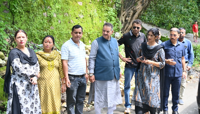 गजियावाला पहुंचकर बरसात से हुए नुकसान का लिया  जायजा, कैबिनेट मंत्री गणेश जोशी।