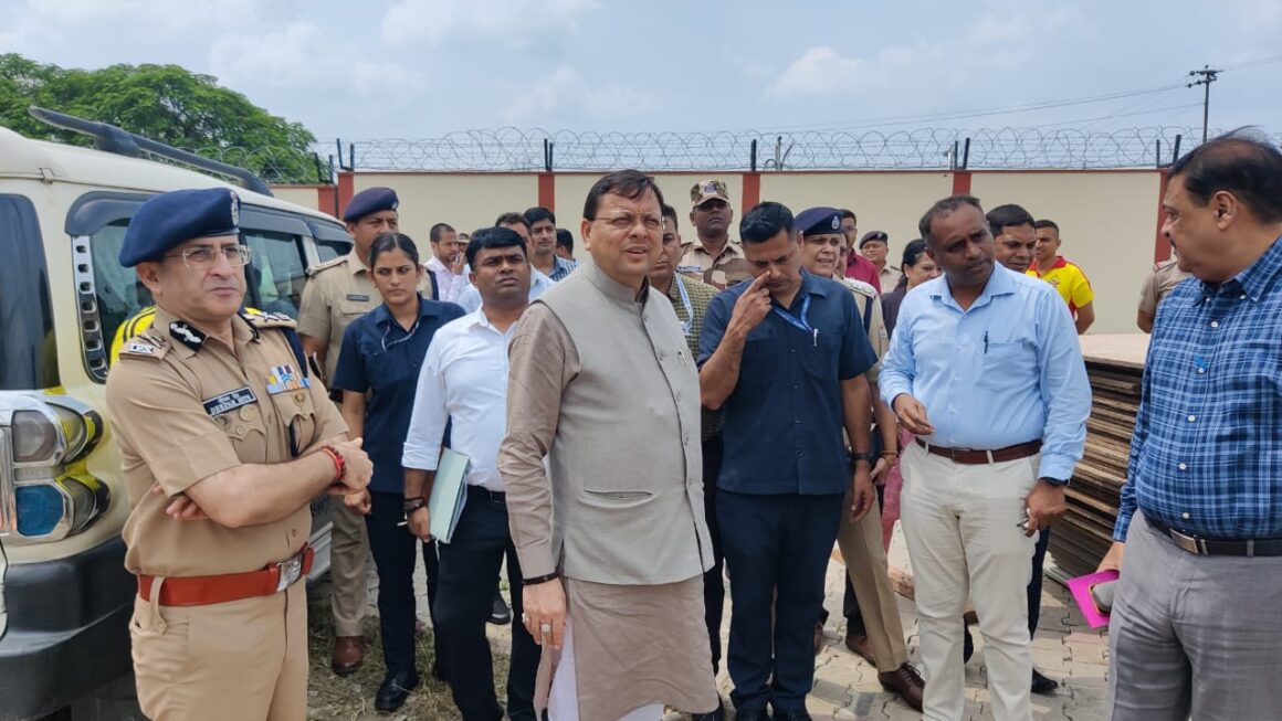 पीएम मोदी का कल उत्तराखंड दौरा, तैयारियों का जायजा लेने जौलीग्रान्ट एयरपोर्ट पहुंचे, सीएम धामी।