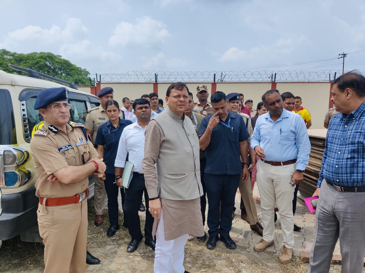 पीएम मोदी का कल उत्तराखंड दौरा, तैयारियों का जायजा लेने जौलीग्रान्ट एयरपोर्ट पहुंचे, सीएम धामी।