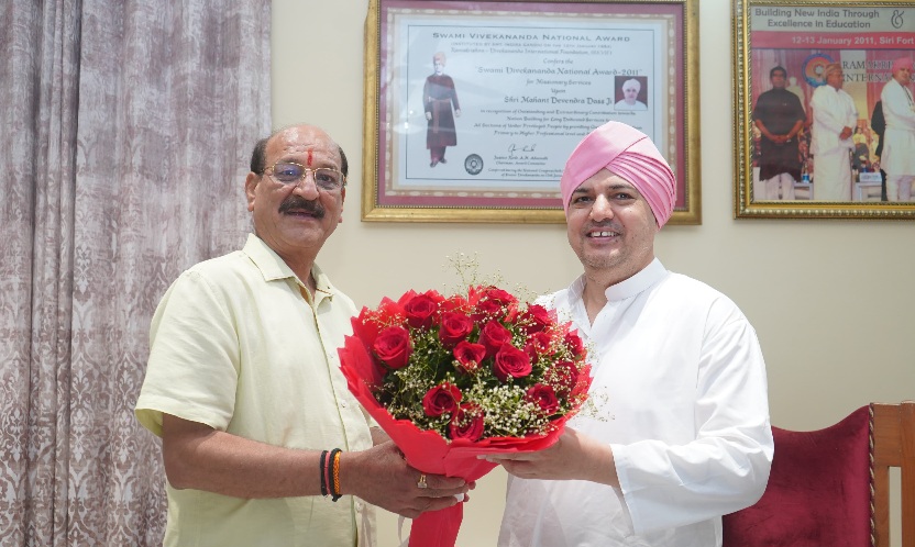 वन मंत्री सुबोध उनियाल ने श्री दरबार साहिब में टेका मत्था, एसजीआरआर ग्रुप की सेवाओं की सराहना।