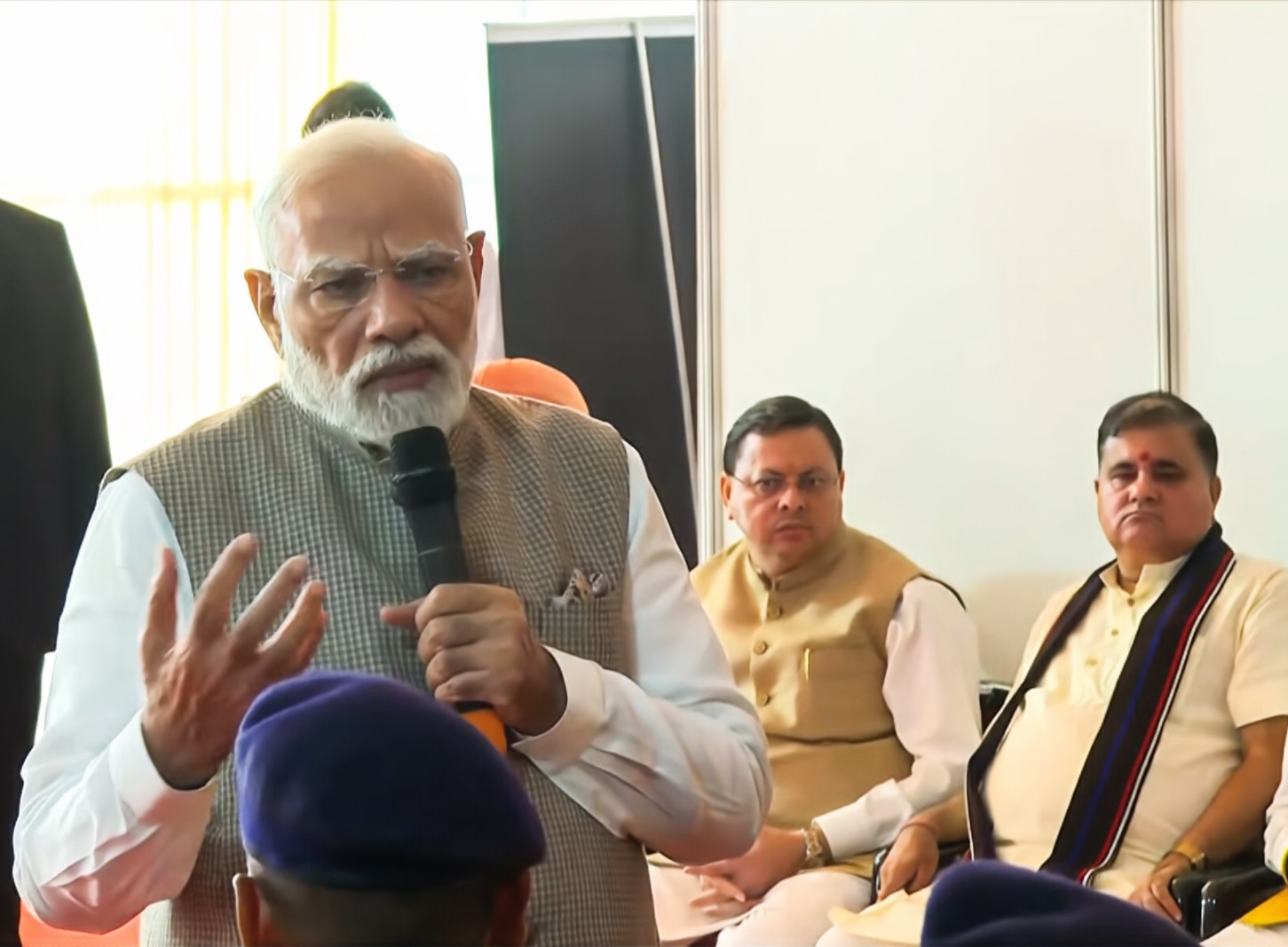 प्रधानमंत्री ने की आपदा राहत कार्यों की गहन समीक्षा।