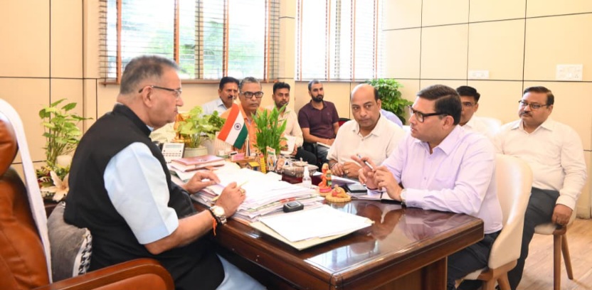 कैबिनेट मंत्री गणेश जोशी ने, मसूरी विधानसभा क्षेत्र में सिंचाई विभाग की योजनाओं की समीक्षा की। 