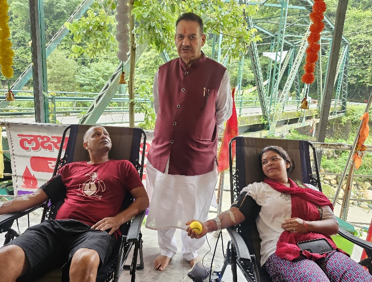 कैबिनेट मंत्री गणेश जोशी ने, रक्तदान शिविर में किया प्रतिभाग, रक्तदाताओं को किया प्रेरित।