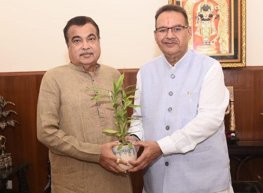 नई दिल्ली में केंद्रीय मंत्री नितिन गडकरी से की मुलाकात, कैबिनेट मंत्री गणेश जोशी।