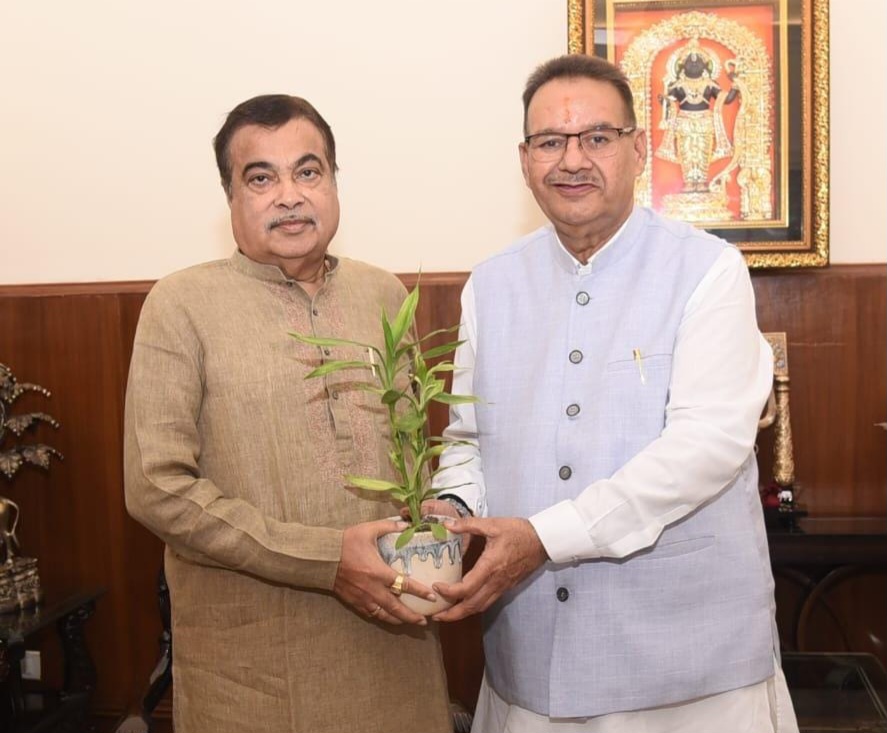 नई दिल्ली में केंद्रीय मंत्री नितिन गडकरी से की मुलाकात, कैबिनेट मंत्री गणेश जोशी।