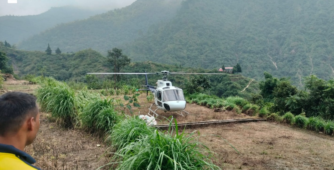 आपदा प्रभावित क्षेत्रों मे एयर लिफ्ट कर बंटा राशन, 168 लोगों को जिला प्रशासन ने होटल मे किया शिफ्ट।