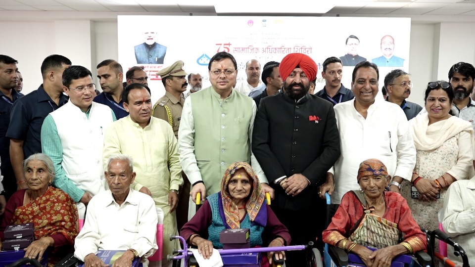 360 वरिष्ठ नागरिकों को 50 लाख लागत के, 2402 सहायक उपकरणों का निशुल्क वितरण।