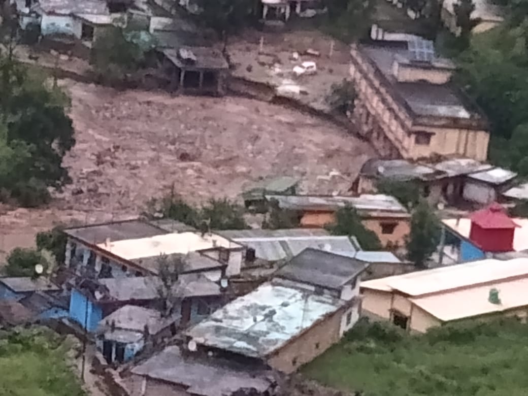 चमोली के नंदानगर तहसील में फटा बादल, 10 लोगों के लापता होने की सूचना। 