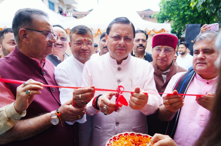 मुख्यमंत्री धामी ने सेवा पखवाड़ा के अंतर्गत, निगम देहरादून द्वारा आयोजित प्रदर्शनी का किया शुभारंभ।
