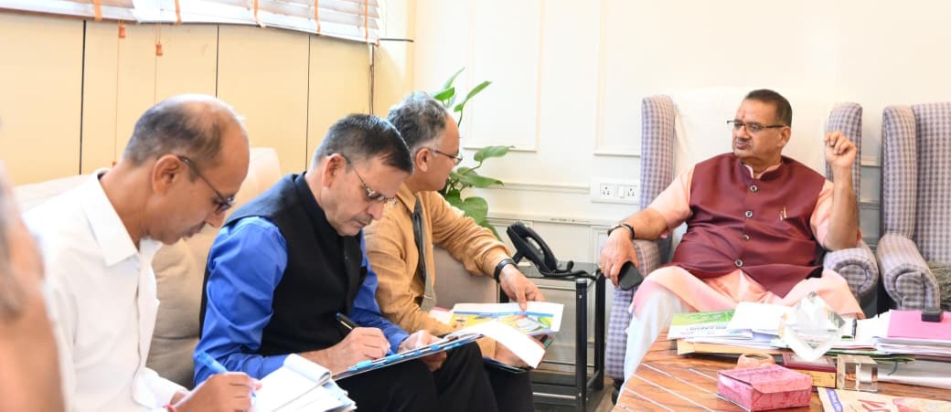 सैनिक कल्याण मंत्री गणेश जोशी ने, शहीद सम्मान यात्रा 2.0 की तैयारी की समीक्षा की।  