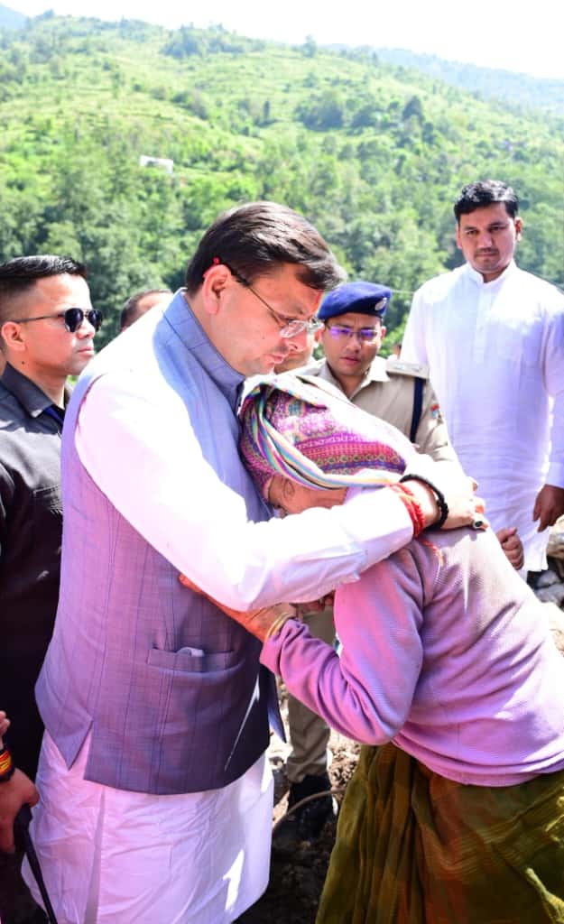 सीएम धामी ने चमोली जिले के आपदा प्रभावित क्षेत्रों का निरीक्षण कर, प्रभावितों को हरसंभव सहायता का दिया भरोसा।