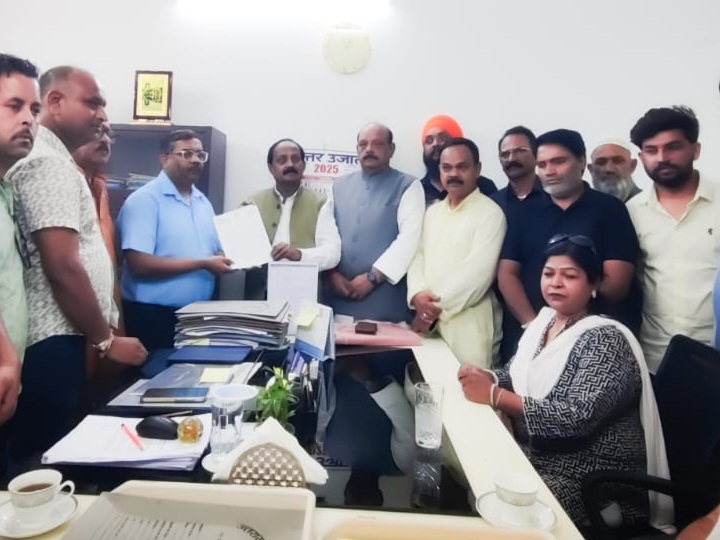 आपदा से क्षतिग्रस्त पेयजल की लाइनों को जल्द ठीक कराए जाने की मांग लेकर, कांग्रेस प्रतिनिधिमंडल ने जल संस्थान के मुख्य महाप्रबंधक को सौंपा ज्ञापन, लालचंदशर्मा।