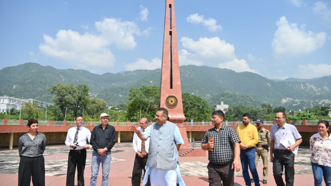 सैनिक कल्याण मंत्री गणेश जोशी ने, गुनियाल गांव में निर्माणाधीन सैन्यधाम का किया  निरीक्षण।
