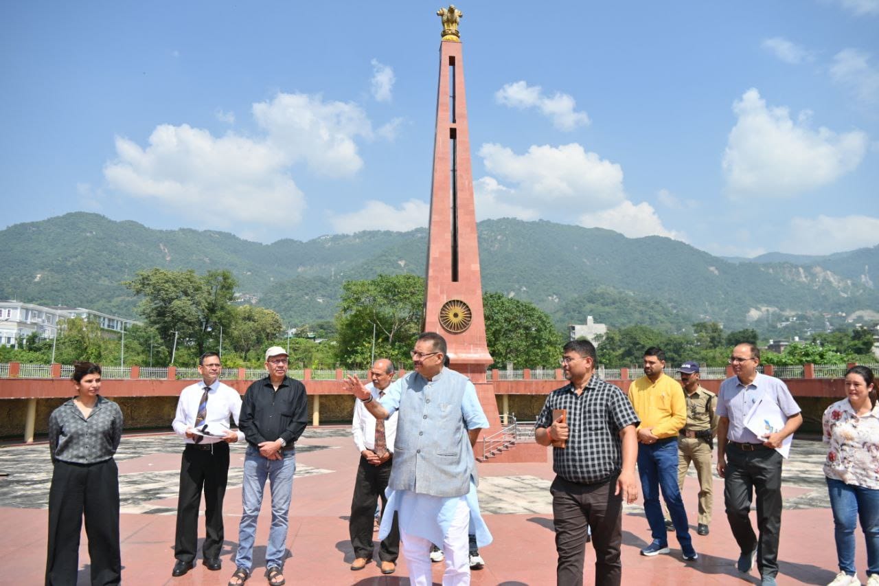 सैनिक कल्याण मंत्री गणेश जोशी ने, गुनियाल गांव में निर्माणाधीन सैन्यधाम का किया  निरीक्षण।