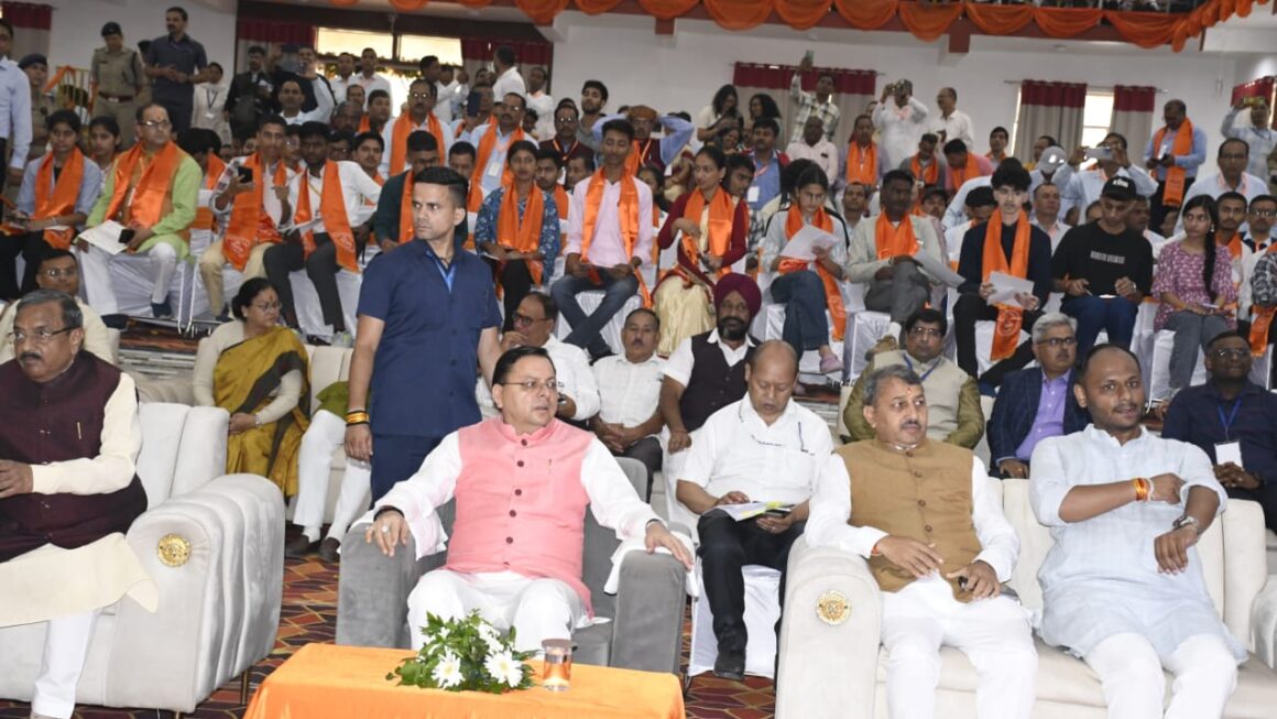 सीएम धामी ने पीएम मोदी के मन की बात का, 126वां एपिसोड सुना, कहा यह कार्यक्रम देश को नई सोच व सकारात्मक दिशा देने वाला है।