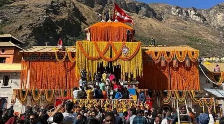 बद्रीनाथ धाम में दूसरे चरण की यात्रा ने पकड़ा जोर, बढ़ने लगी श्रद्धालुओं की भीड़।