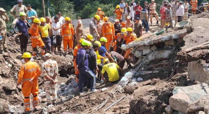चमोली नंदानगर मलबे से निकाले तीन शव, मां की छाती से लिपटे थे जुड़वा बच्चे, दिल दहलाने वाला मंजर देख रो पड़ा गांव।