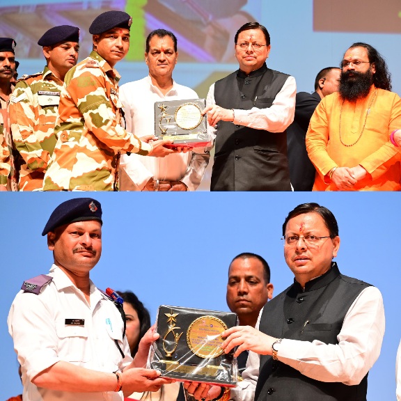 मुख्यमंत्री पुष्कर सिंह धामी ने, आपदा में सहयोग वाले कर्मियों को सम्मानित किया।  