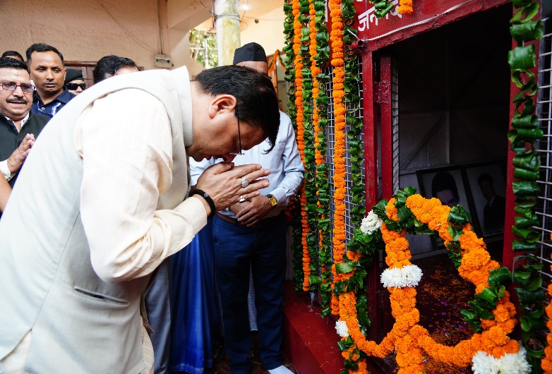 मुख्यमंत्री पुष्कर सिंह धामी ने, कचहरी परिसर में राज्य आन्दोलनकारी शहीदों को श्रद्धांजलि अर्पित की।