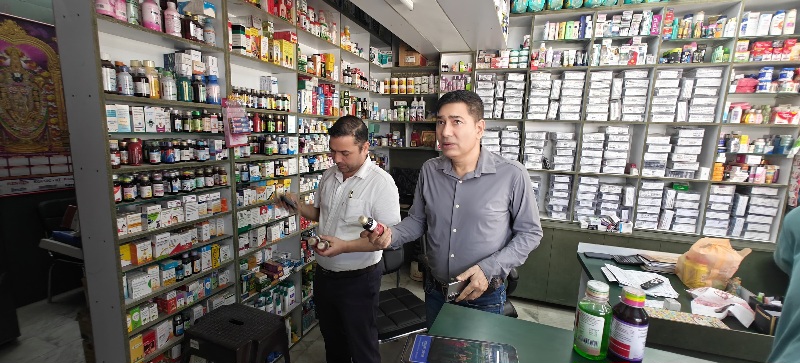 मुख्यमंत्री पुष्कर सिंह धामी के निर्देश पर, प्रतिबंधित कफ सिरप पर सख्त कार्रवाई, प्रदेशभर में मेडिकल स्टोर्स पर एफ.डी.ए. की छापेमारी शुरू।