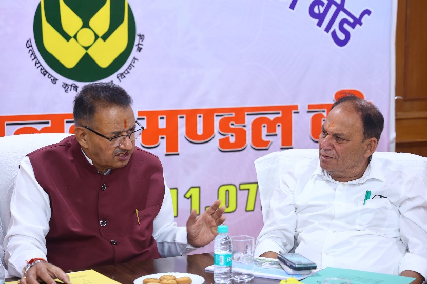 कृषि मंत्री गणेश जोशी ने रुद्रपुर मंडी में की बैठक, दिए मंडियों के आधुनिकीकरण के निर्देश।