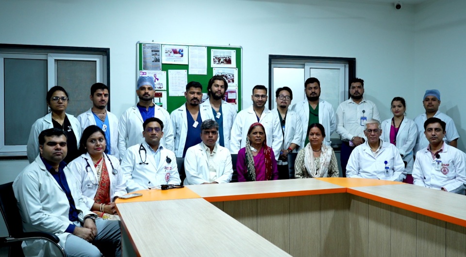 श्री महंत इन्दिरेश अस्पताल के, काॅर्डियोलाॅजी टीम ने बिना चीरा लगाए, ड्यूल ट्रांसकैथेटर वाल्व रिप्लेसमेंट की चुनौतीपूर्ण प्रक्रिया को दिया अंजाम।