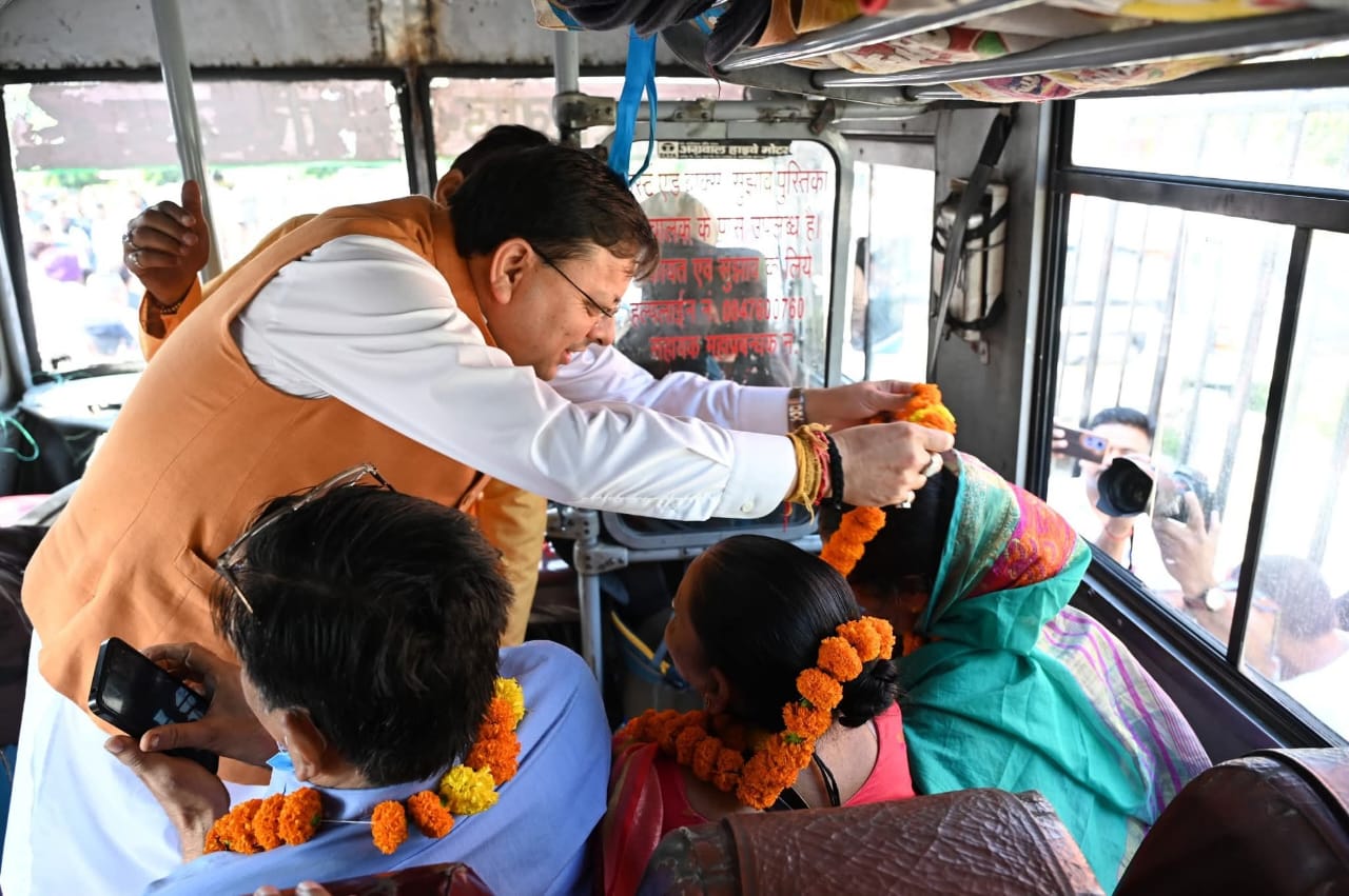 राज्य सरकार की मातृ-पितृ तीर्थाटन योजना के तहत, 32 श्रद्धालु करेंगे पांच दिन की यात्रा।