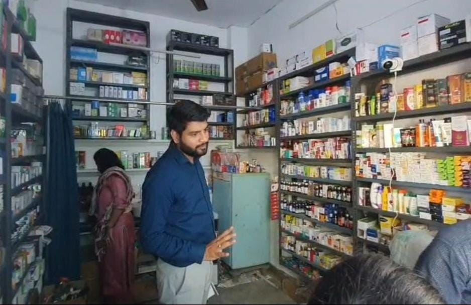 मुख्यमंत्री पुष्कर सिंह धामी के निर्देशों पर औषधि विभाग की सख्त निगरानी, मेडिकल स्टारों, दवा कंपनियों और अस्पतालों में छापेमारी जारी।