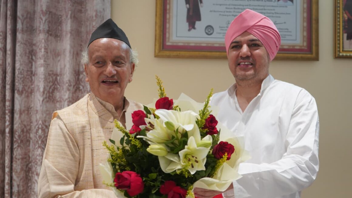 पूर्व मुख्यमंत्री उत्तराखण्ड एवम् महाराष्ट्र के, पूर्व गर्वनर भगत सिंह कोश्यारी ने, श्री दरबार साहिब में टेका मत्था।