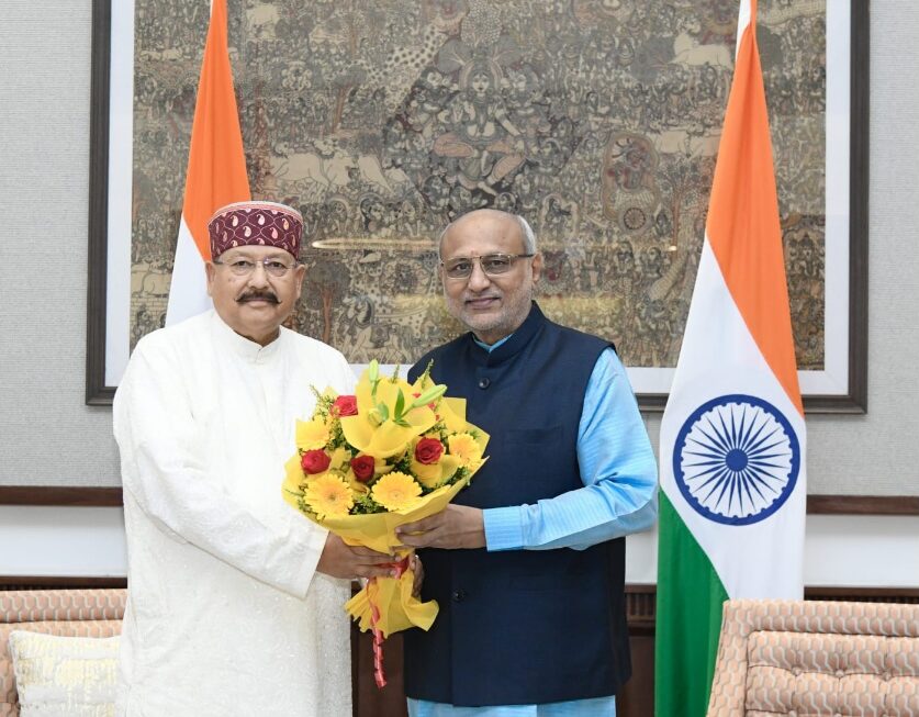 सतपाल महाराज ने उपराष्ट्रपति से भेंट कर, उन्हें उत्तराखंड आने का दिया न्यौता।