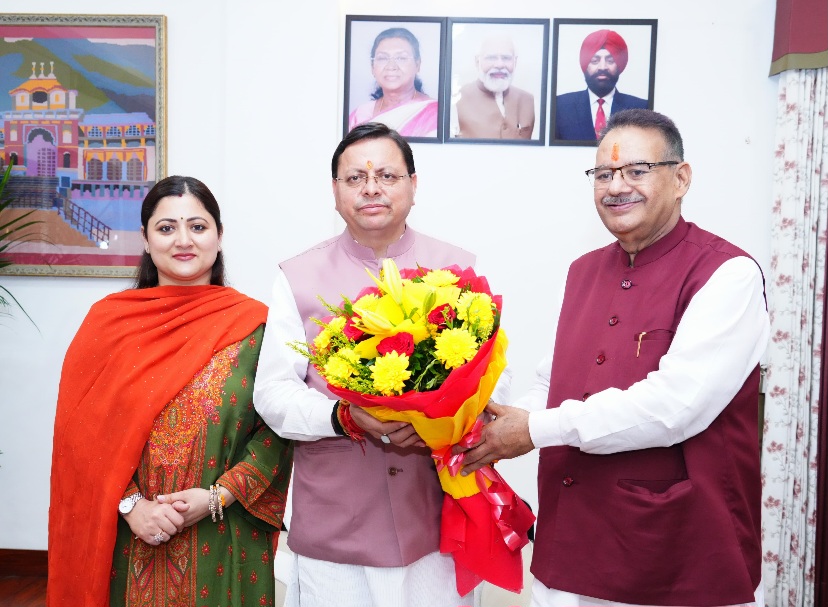 मुख्यमंत्री पुष्कर सिंह धामी को, दीपावली की बधाई व शुभकामनाएं दी, कैबिनेट मंत्री गणेश जोशी।