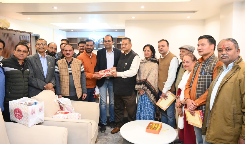 कैबिनेट मंत्री गणेश जोशी, मसूरी में दीपावली कार्यक्रम में हुए शामिल।