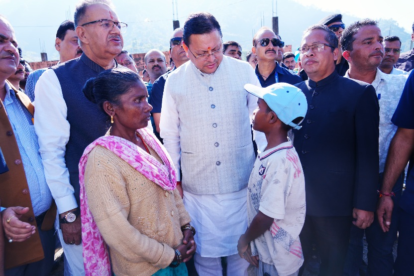 मुख्यमंत्री पुष्कर सिंह धामी ने, आपदा प्रभावितों के बीच मनाई दीपावली।